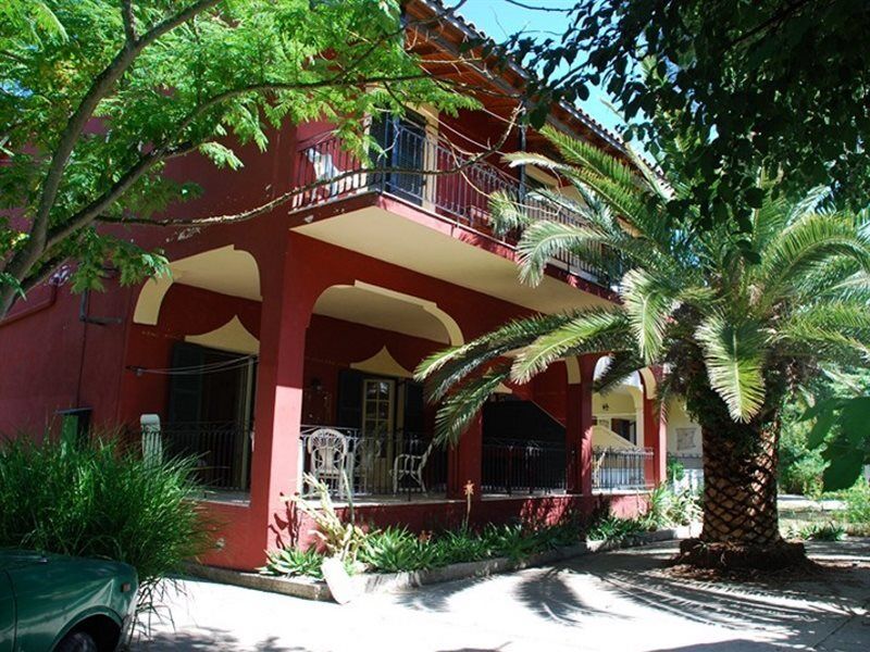Teressa Apartments Dassia  Buitenkant foto